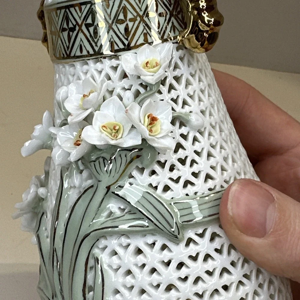 Reticulated Chinese Porcelain Vase Gold Handle White Flower Floral 8